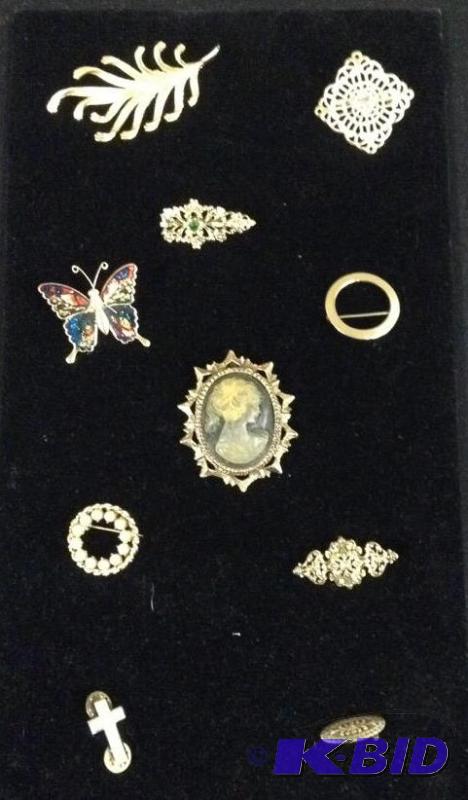 lot 77 image: Vintage Brooch Pins