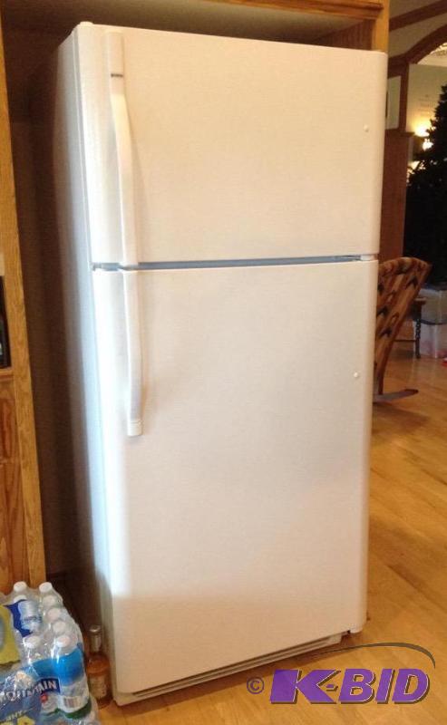 lot 12 image: Sears Kenmore Refrigerator Freezer
