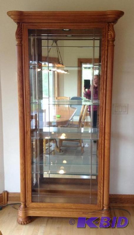 lot 13 image: Gorgeous Lighted Oak Curio Cabinet