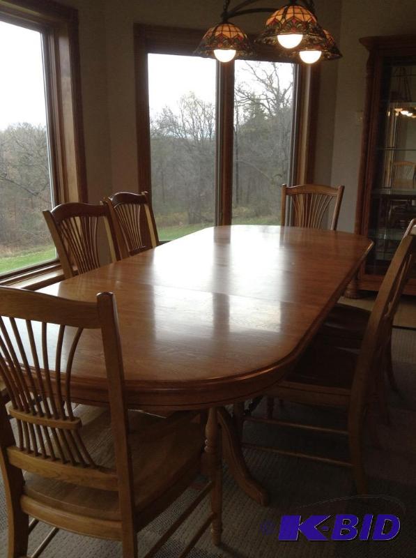 lot 14 image: Solid Oak Dining Room Set
