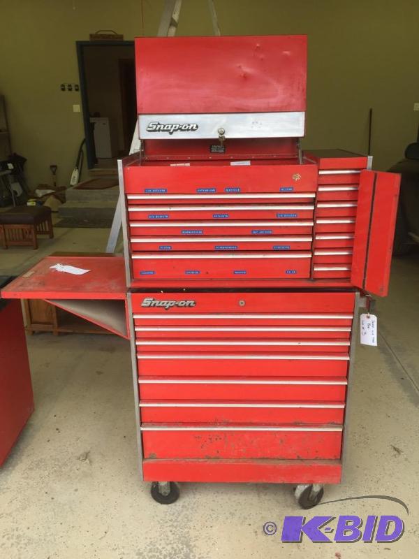 lot 3 image: Tall Snap-On Tool Box w Key