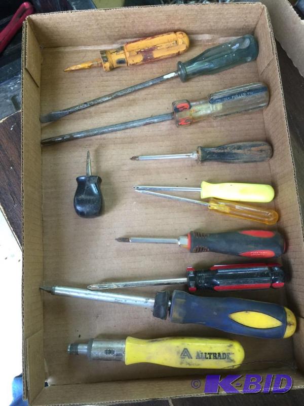 lot 40 image: Lot of Phillips and Flat Head Scewdrivers