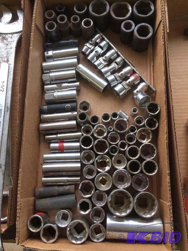 lot 48 image: Craftsman & Allen Impact Sockets