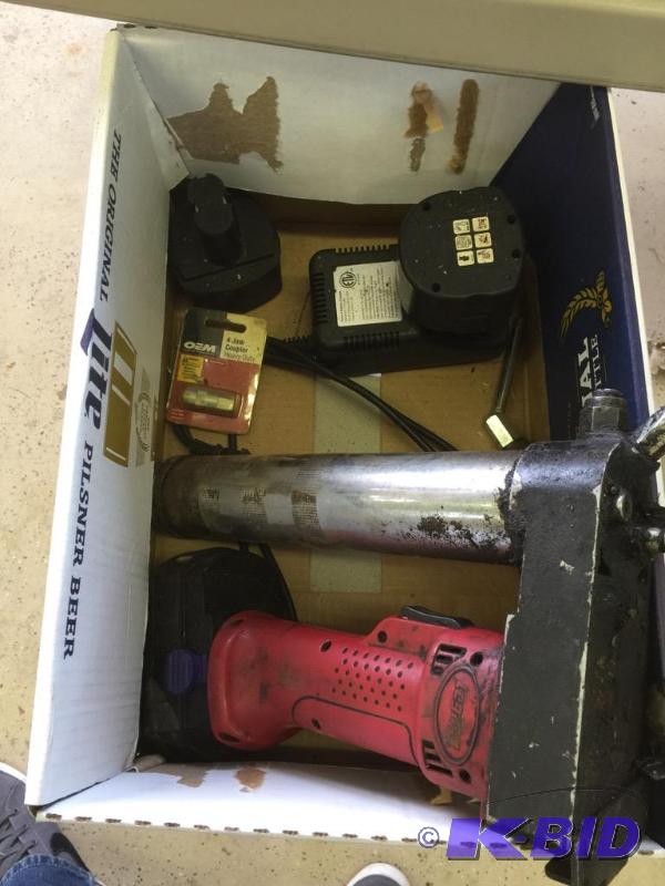 lot 69 image: Battery Powered Grease Gun