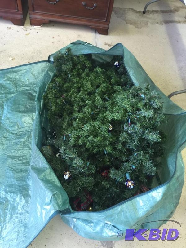 lot 71 image: Bag of Pre-lit Decorated Garland