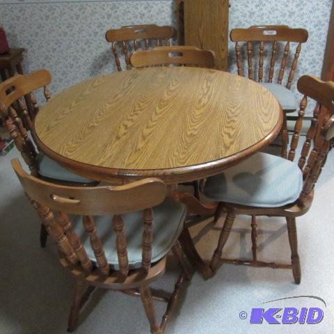 Dining Room Table & Chairs
