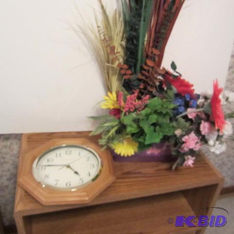 Ingraham Clock, Flowers