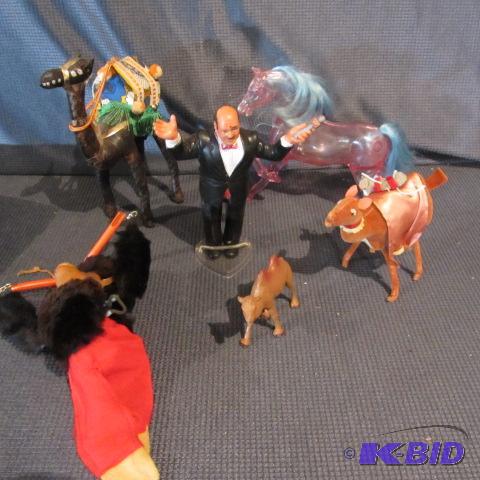 Windup Monkey, Circus Animals