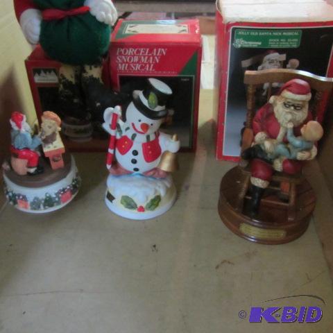 Music & Animated Santas