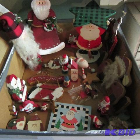 Wooden Santas & Decorations