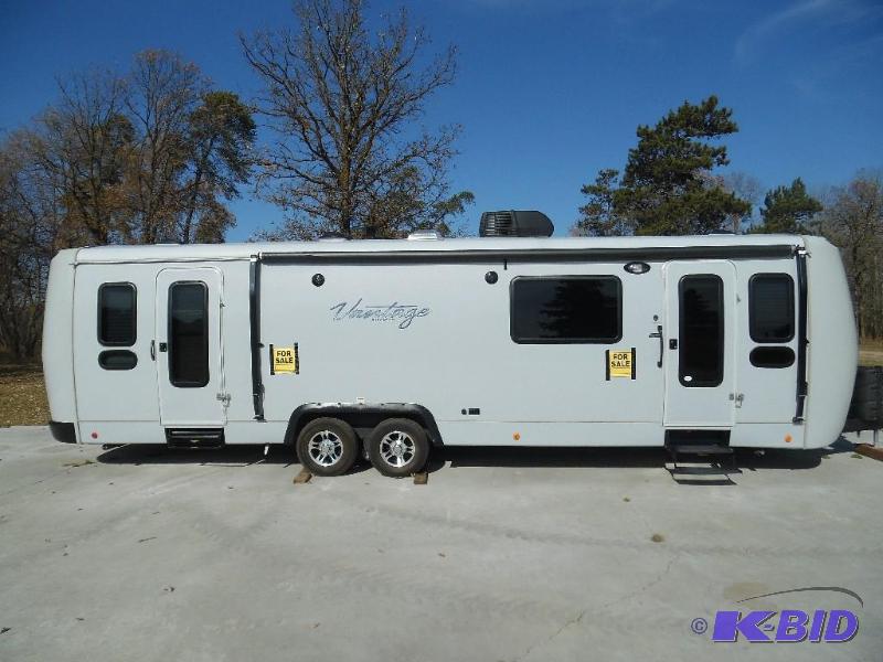 2012 32 ft Keystone Vantage Travel Trailer