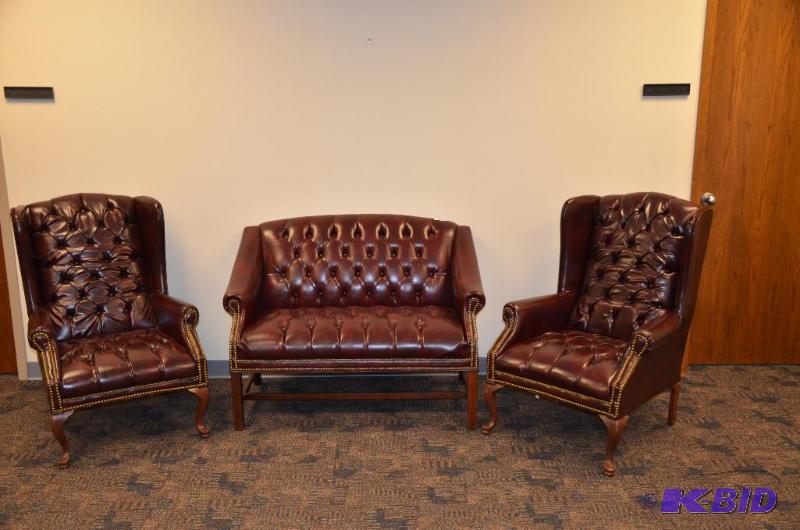 lot 2 image: Furniture
