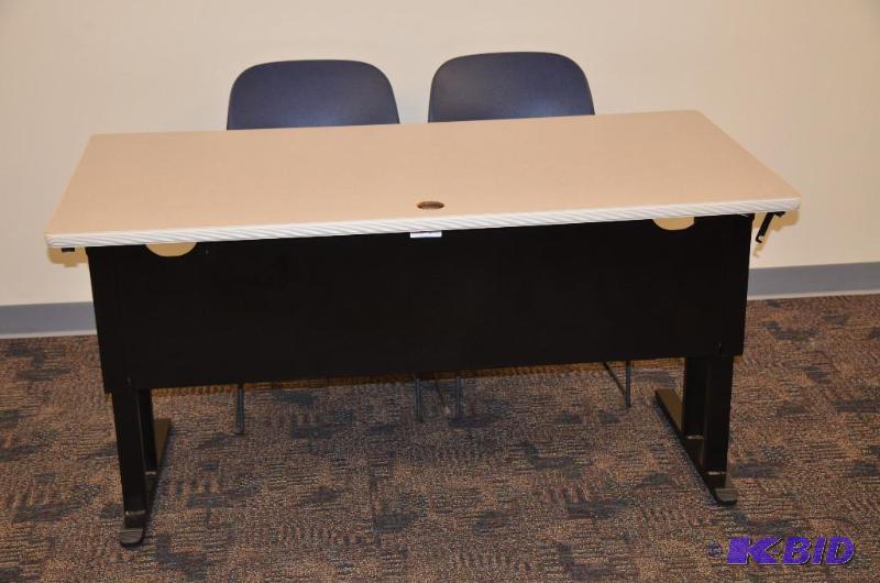 lot 72 image: Folding table 30x60" by Hon model 5264. ...