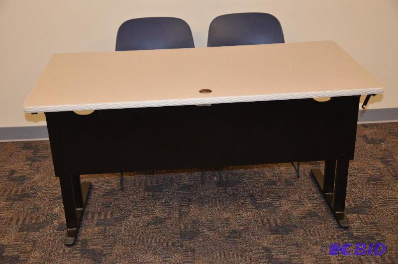lot 73 image: Folding table 30x60" by Hon model 5264. ...