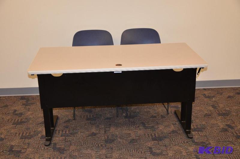 lot 78 image: Folding table 30x60" by Hon model 5264. ...