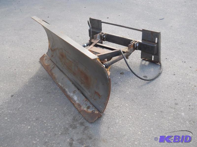 lot 10 image: Hydraulic Skidsteer Plow Attachment. 5 Wide. NO RESERVE