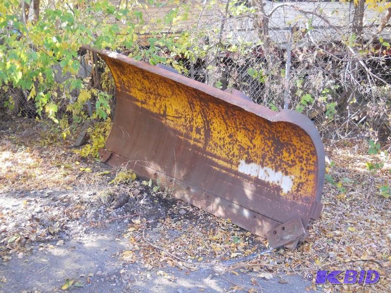 lot 6 image: 11 Snow Plow. Commercial Truck.