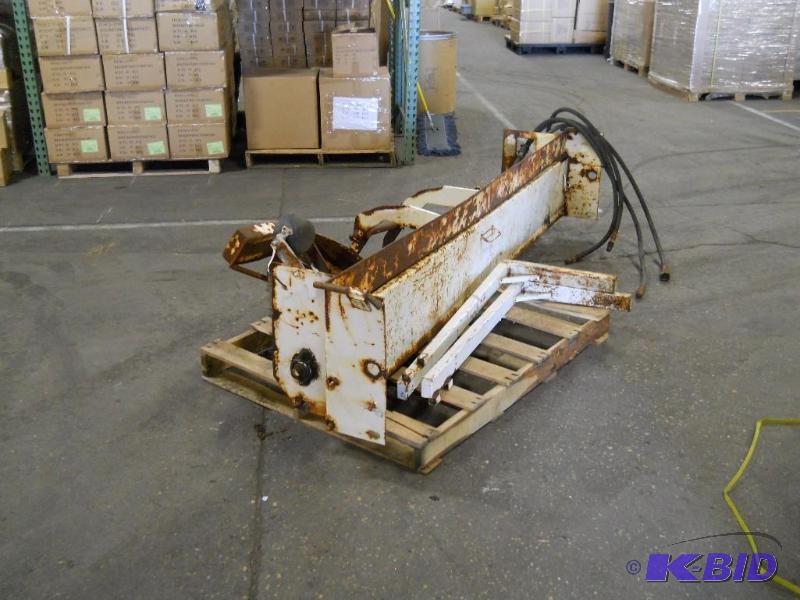 lot 9 image: 8 Hydraulic Tailgate Sander Commercial Truck.