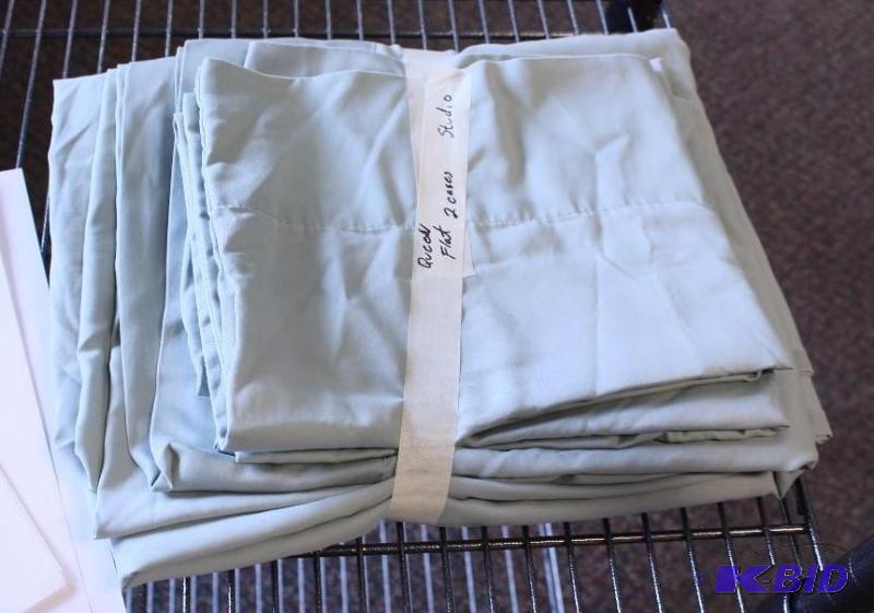 Queen Flat Sheets, 2 Pillow Cases