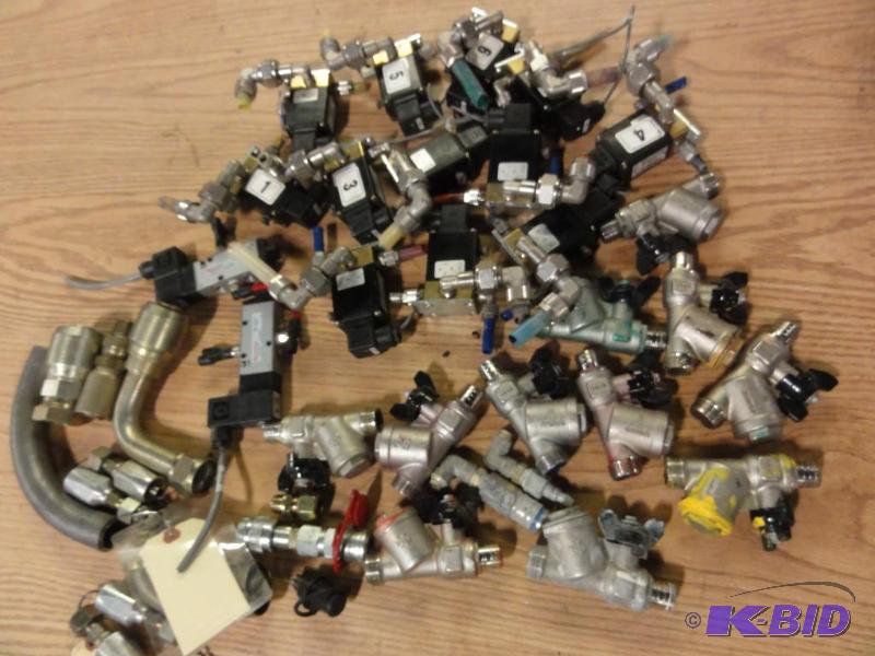 lot 127 image: Assorted Pneumatic and Hydraulic Valves Contr...