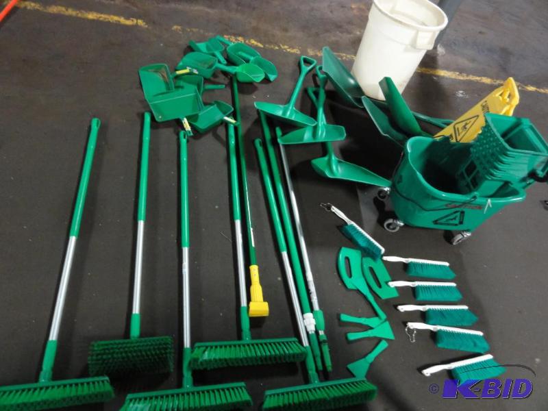 lot 307 image: Assorted Cleaning Supplies to include Garbag...