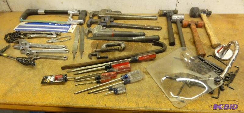 lot 45 image: Assorted Hand Tools to include Hack Saw Cres...