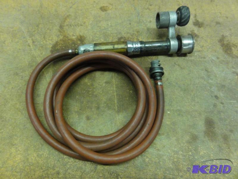 lot 53 image: Dotco Pneumatic Roller with 1" Pully...