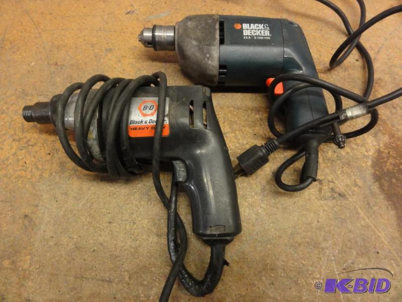 lot 78 image: (2) Black and Decker Tools to include (1) He...