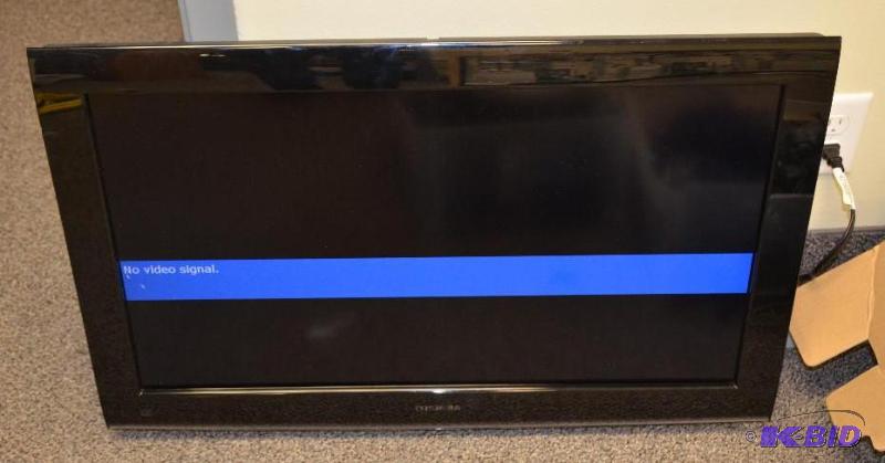 lot 152 image: Toshiba LCD TV DVD Combination model 32CV100U...