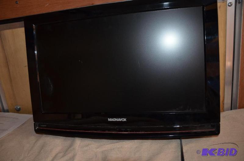 lot 25 image: Magnavox model 19MD301BF7 lcd tv dvd monitor...