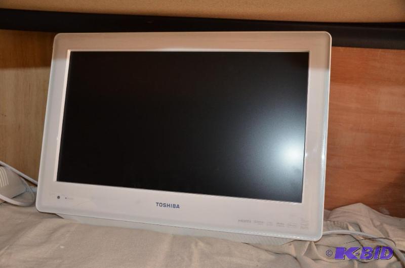 lot 28 image: Toshiba lcd tv dvd monitor model 19LV611U wit...