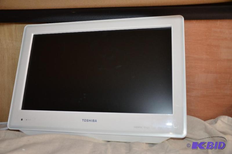 lot 29 image: Toshiba lcd tv dvd monitor model 19LV611U wit...