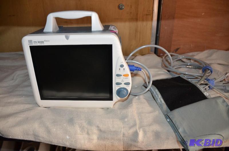 lot 50 image: Mindray Patient Monitor model PM-8000 Express...