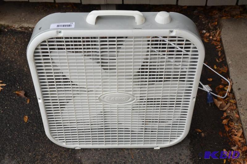 lot 53 image: 20" box fan...