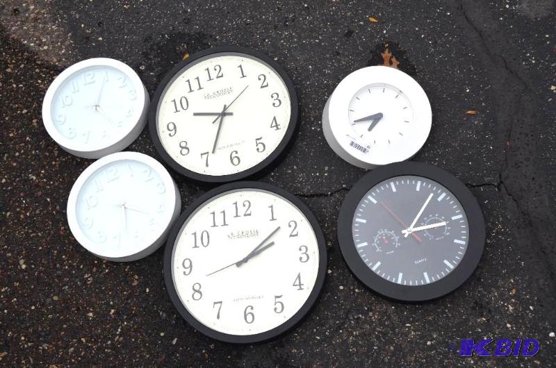 lot 65 image: 6 wall clocks range from 9-12" diameter...