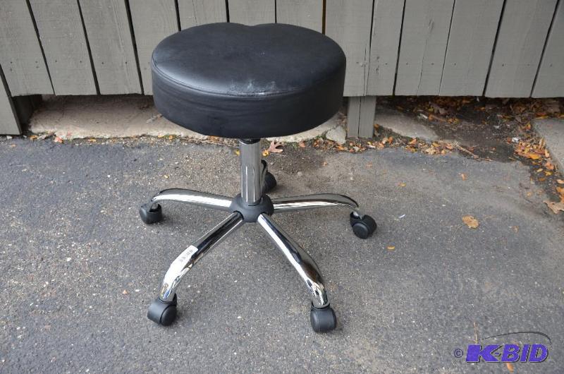 lot 67 image: stool on wheels with adjustable height 18-26&...