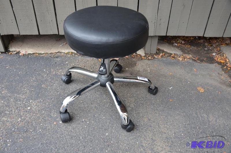 lot 70 image: stool on wheels with adjustable height 18-26...