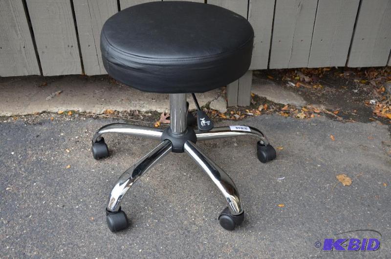 lot 71 image: stool on wheels with adjustable height 18-26...