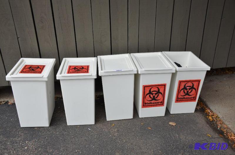 lot 75 image: Ikea trash cans model 16851 qnty 5 17" t...