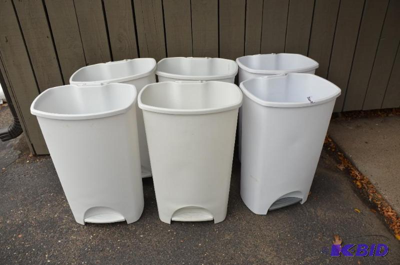 lot 76 image: Sterilite trash cans 24 ta qnty 6...