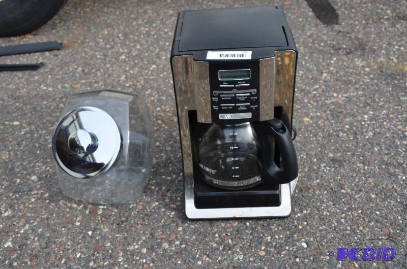 lot 77 image: Mr Coffee model BVCASJX33OT, glass candy jar...