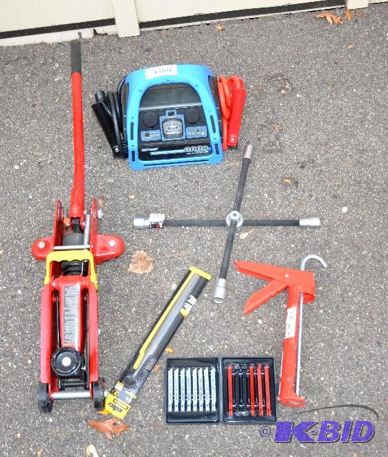 lot 88 image: Auto Items -  NPower Jump Starters 800 a...