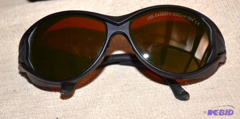 lot 96 image: Eagle Pair laser safety goggles with case 190...
