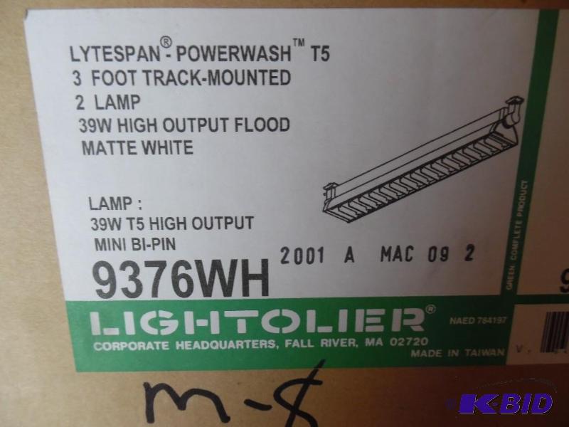 3 ft Track Mounted Light