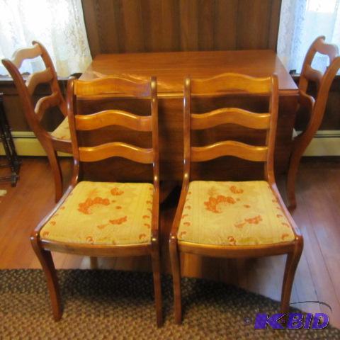 lot 1 image: Duncan Phyfe Table & Chairs