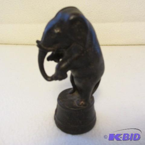lot 10 image: Circus Elephant Cast Iron Bank