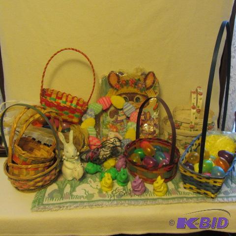 lot 110 image: Easter Decorations