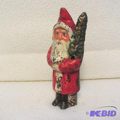 lot 12 image: Santa Cast Iron Bank