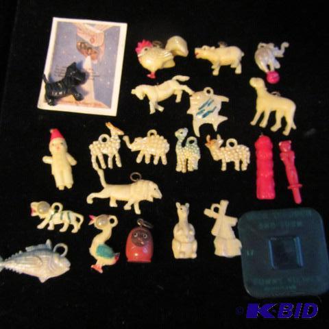 lot 127 image: Vintage Cracker Jack Pieces