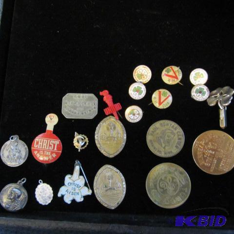 lot 136 image: 4-H, Paul Bunyan & GE Buttons